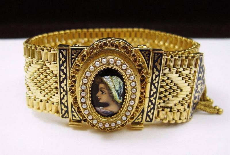 Large Selection of Antique Jewelry in Philadelphia
