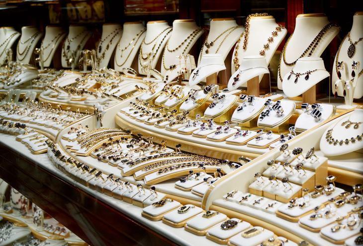 How to Spot Fake vs. Authentic Jewelry: Expert Tips for Pawn Shop Shoppers