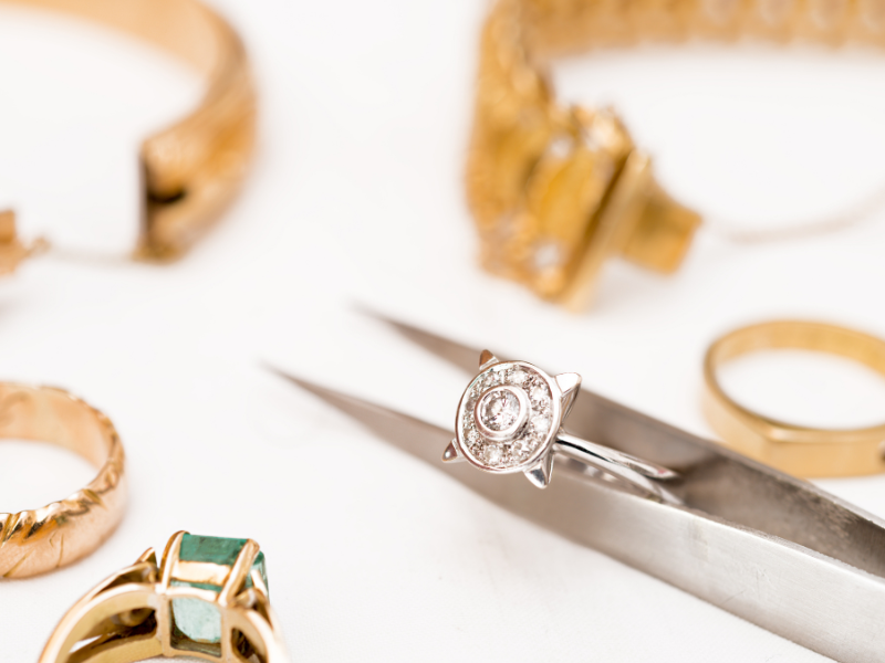Why You Should Buy Jewelry from a Pawn Shop