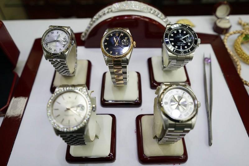 sell rolex at pawn shop