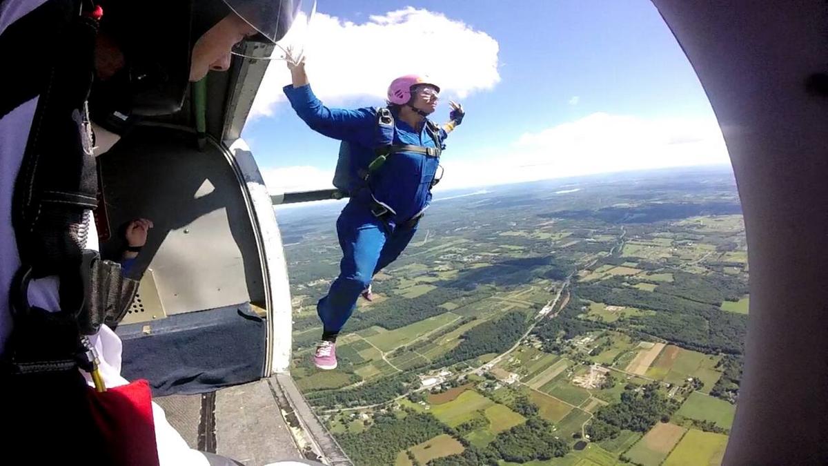 ADVENTURES IN SKYDIVING - PUSHING PERSONAL LIMITS