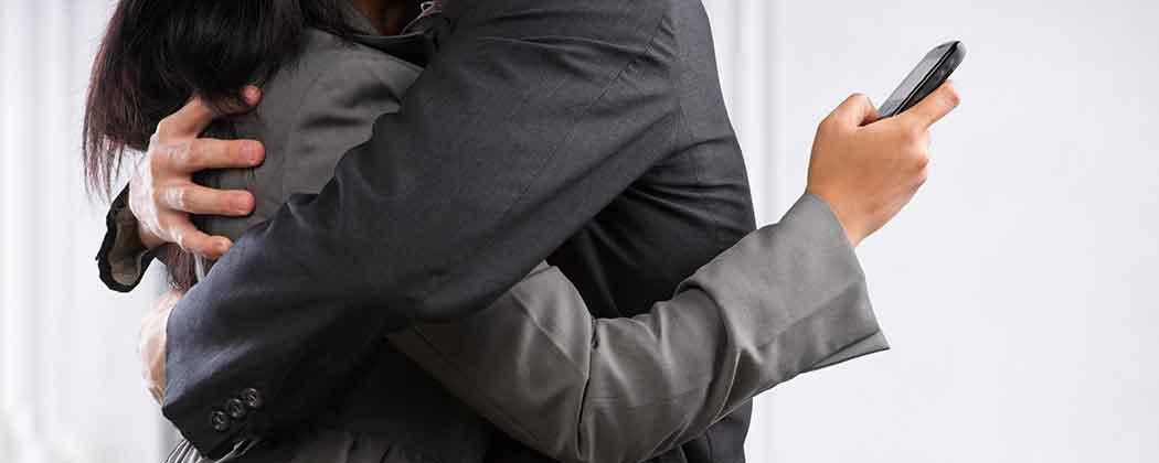 Infidelidade na era digital: Como a tecnologia afeta a infidelidade?