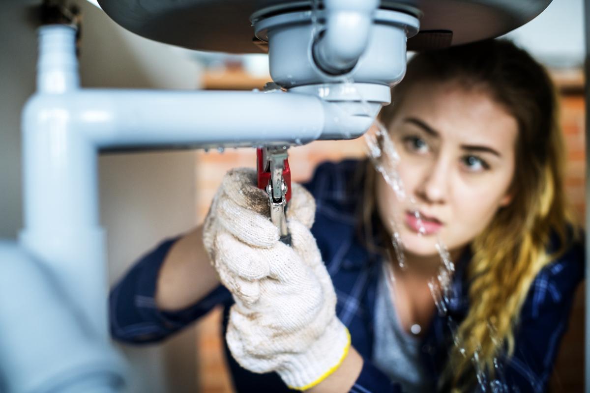 Dealing with Emergency Plumbing Situations: What to Do Until Help Arrives